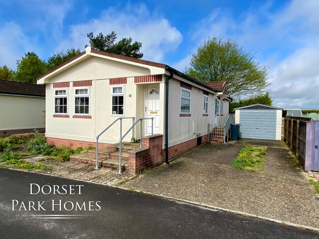 2-bed caravan on Oaklands Park, Crossways, Dorchester, Dorset, £140,000