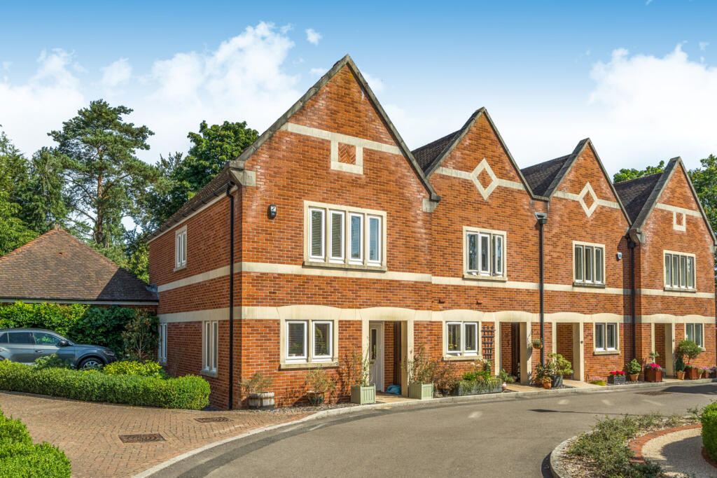 Main image of property: Abbey Gardens, Upper Woolhampton, Reading, Berkshire, RG7