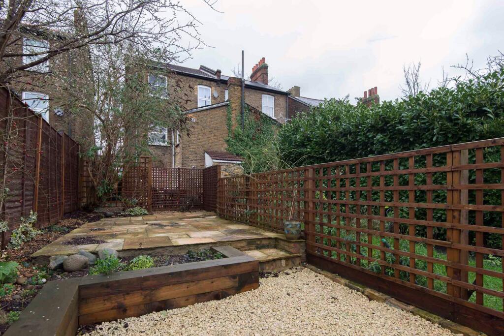 Apartment in London - More