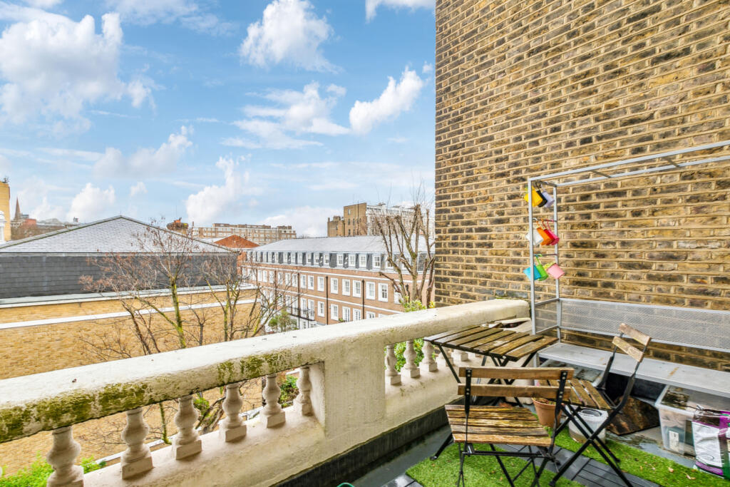 Apartment in London, Royal Borough of Kensington and Chelsea - More