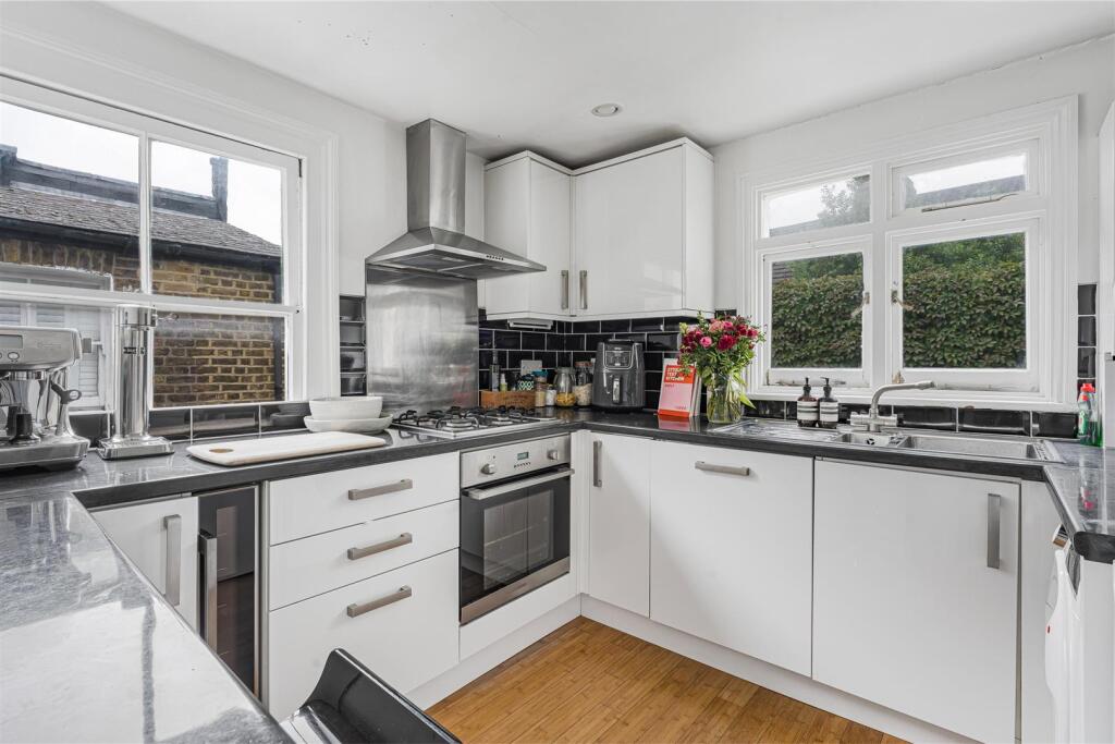 Apartment in London - View 4