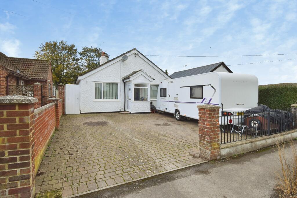 3-bed detached on School Road, Durrington, SP4 8HJ, £390,000