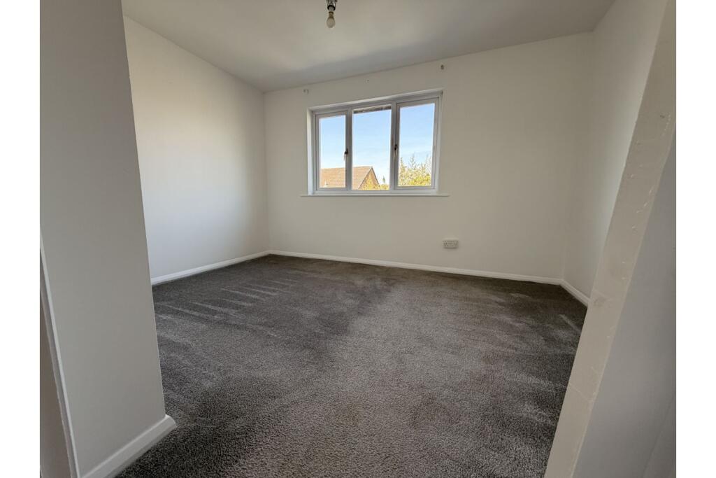 House in Eastleigh, Millers Dale South, Chandler's Ford - More