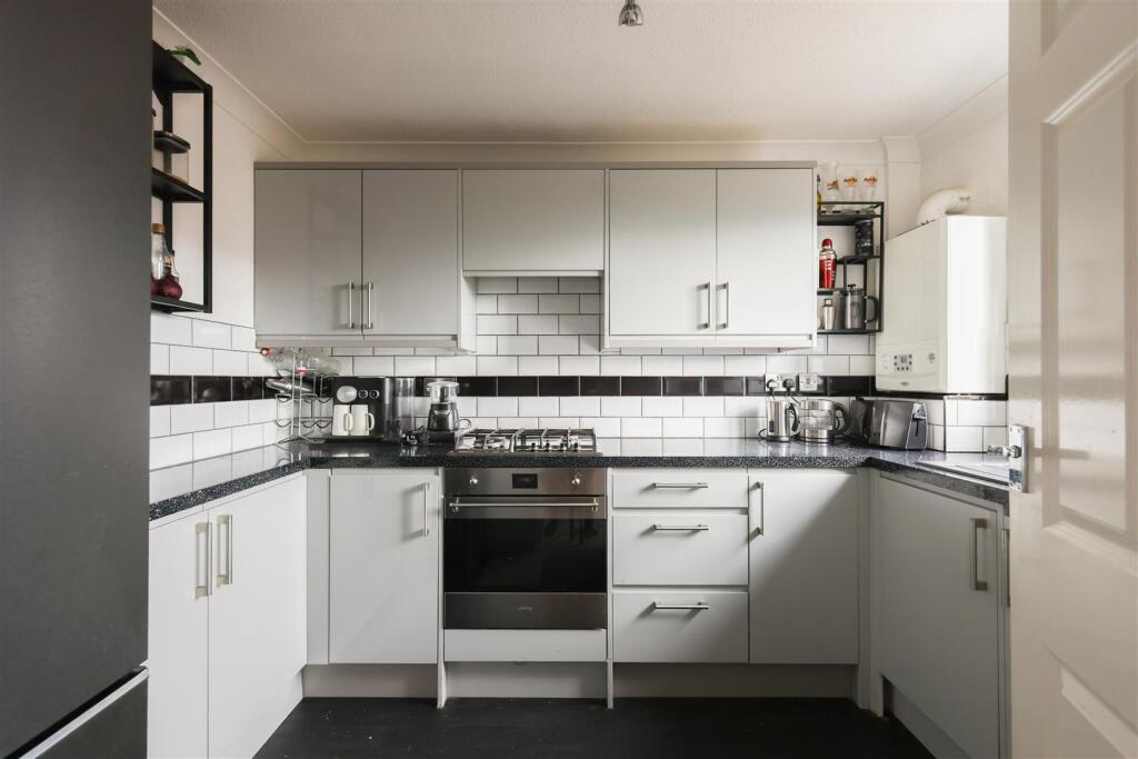 Apartment in Tonbridge - View 3