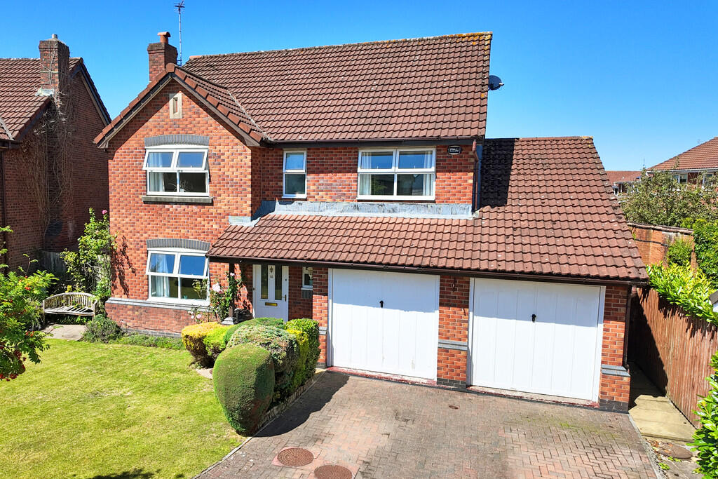 4-bed detached on Park Farm Close, Longton, £450,000