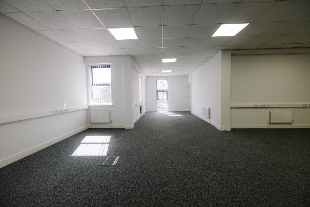 700 sqft office