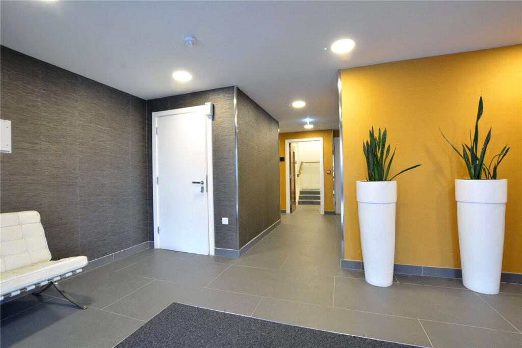 Apartment in London - More