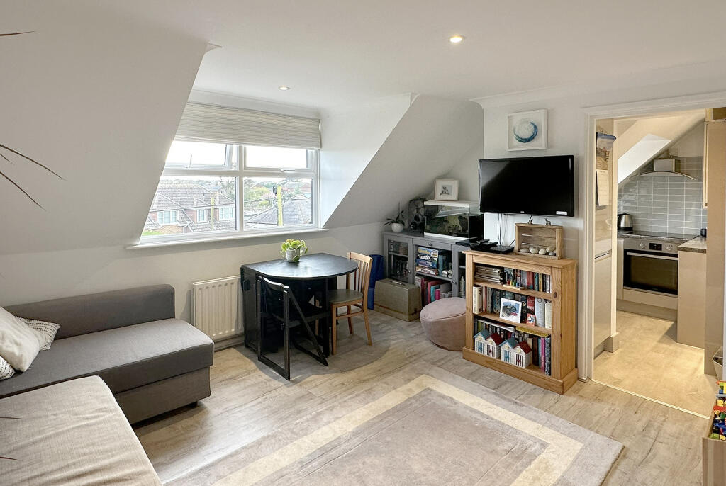 Apartment in Milford on Sea, Milford-on-Sea - View 2