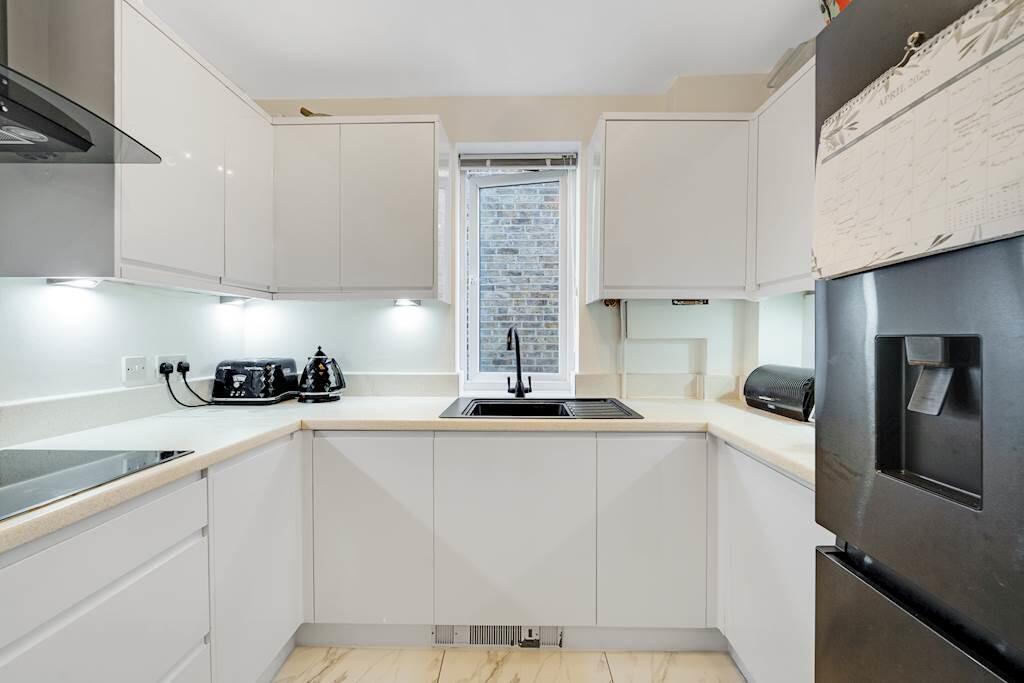 Apartment in London, Royal Borough of Kingston upon Thames - More