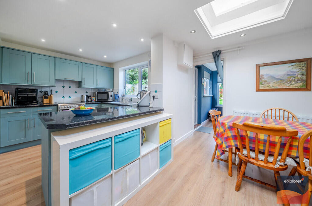 House in Basingstoke and Deane, Kempshott - More