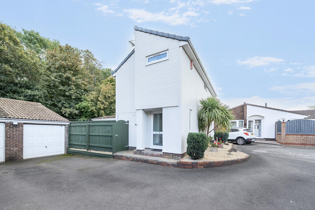 3-bed detached on Barn Meads Road, Wellington, £295,000