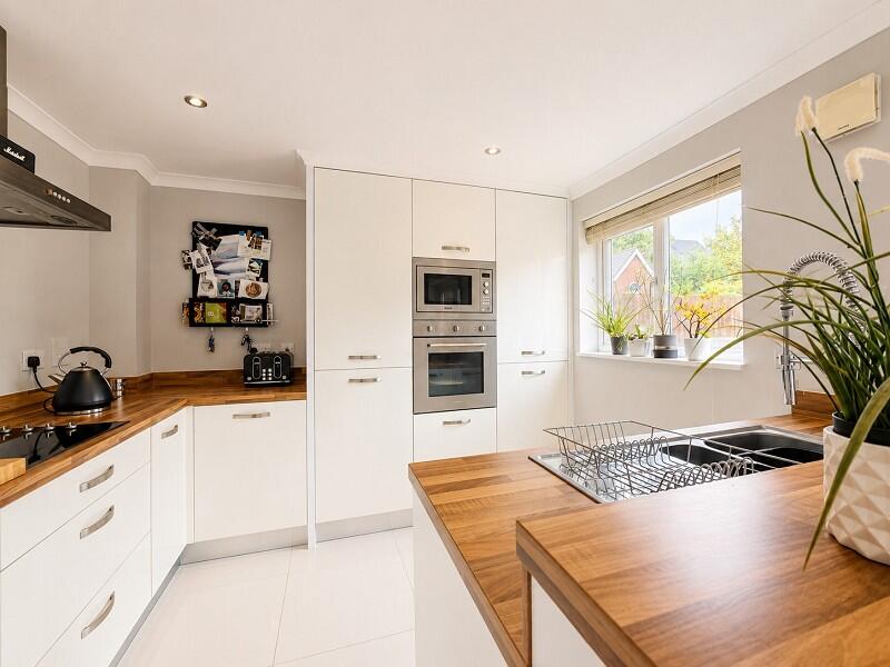 House in Cardiff, Llanharan - View 4