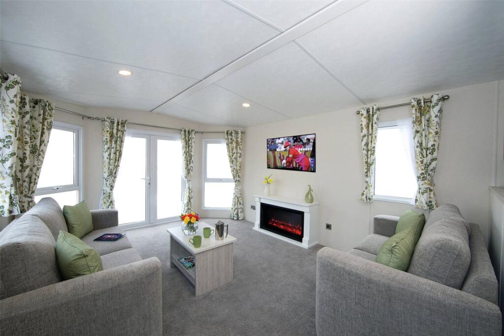 Scalby Close Park, Burniston Road, Scarborough, North Yorkshire, YO13 photo 2