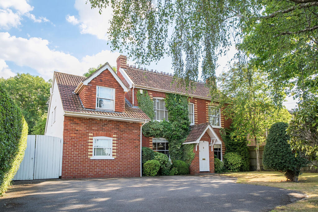 Main image of property: Middle Road, Bristol, BS15