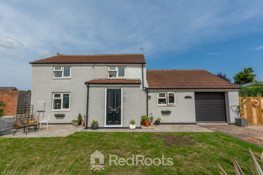 2-bed detached on Sandbeds Lane, Westwoodside, Doncaster, Lincolnshire, DN9, £230,000