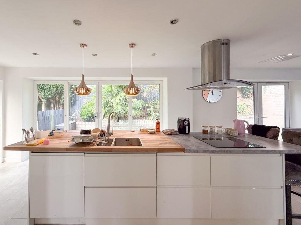 House in Newport - View 2