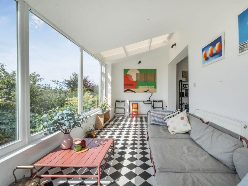 House in Glastonbury, Somerset - More