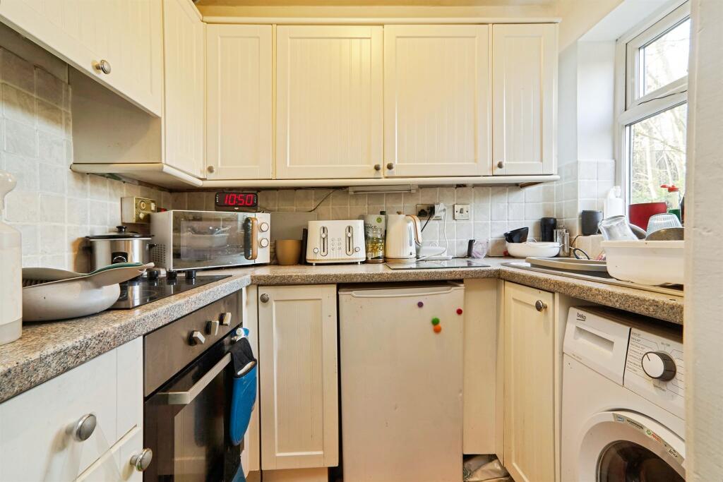 Apartment in Leeds, Intake, Rodley - View 4