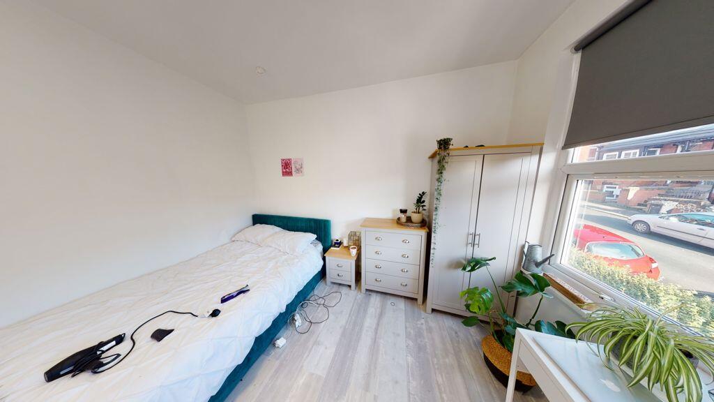 House in Leeds, West Yorkshire - View 4