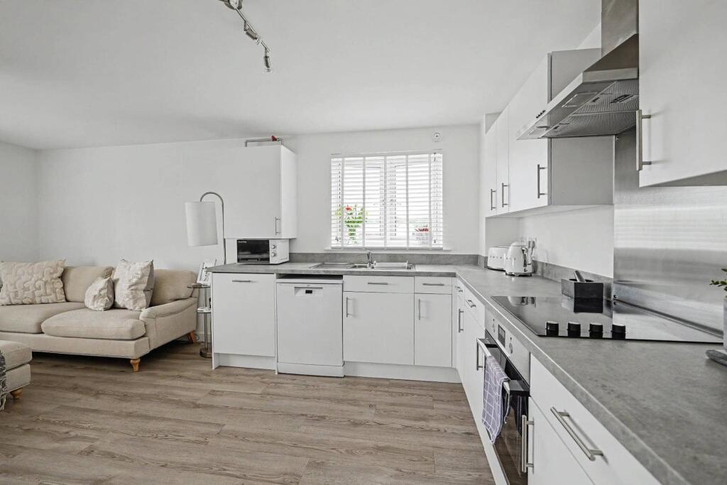 Apartment in Winchester, Whiteley - View 2