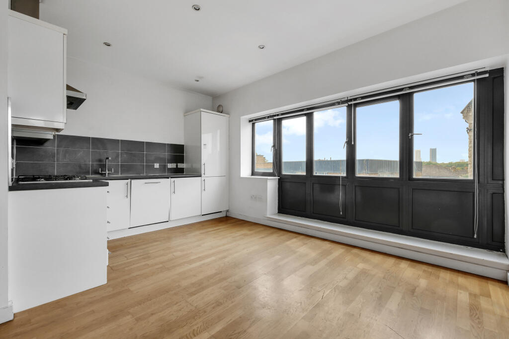 Apartment in London - More