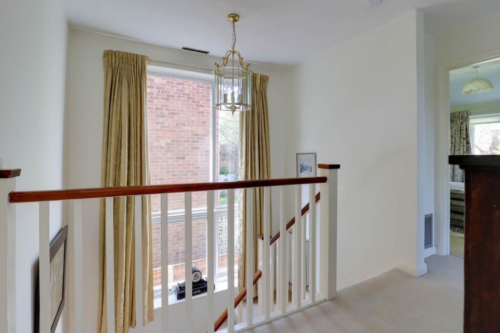 St Peters Avenue, Caversham Heights, Reading - More