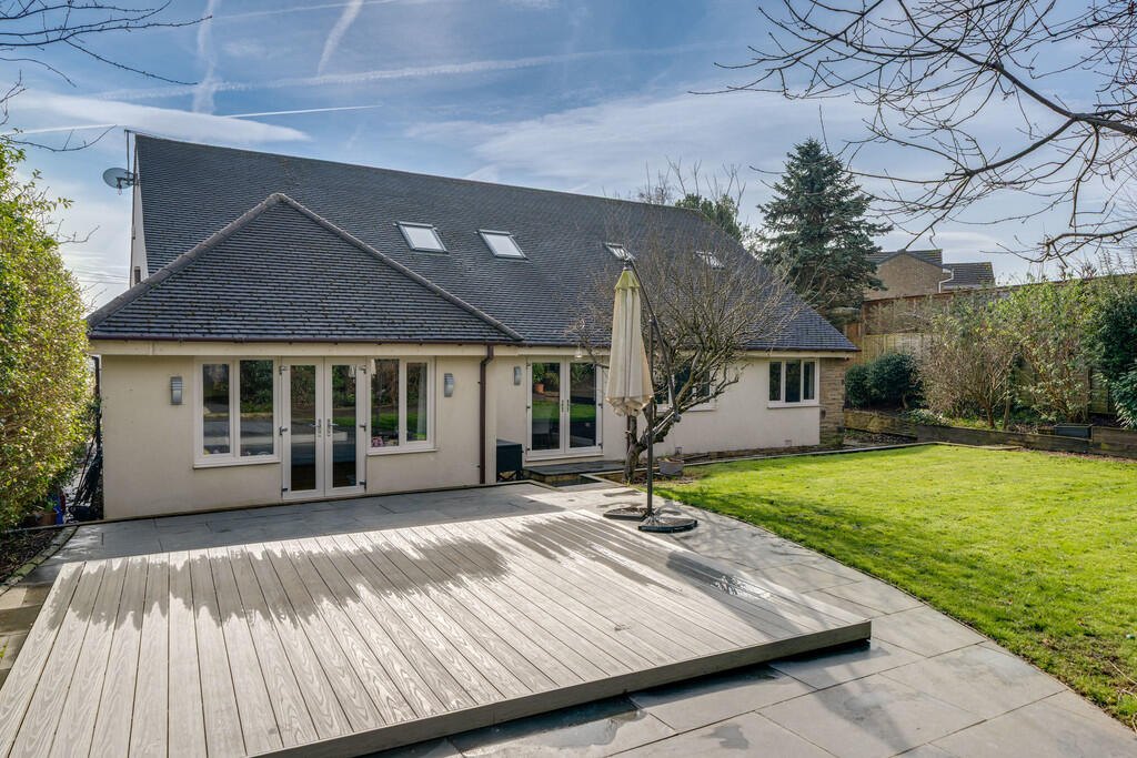 5-bed detached on Upper Batley Low Lane, Upper Batley, £610,000