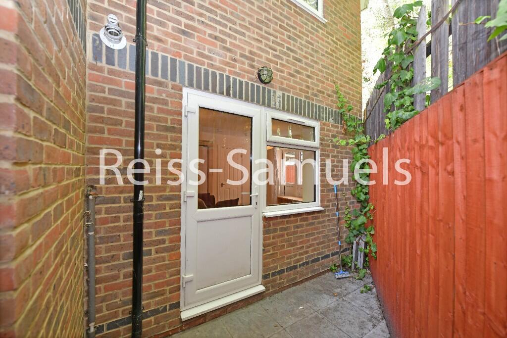 6 bedroom semi-detached house for rent