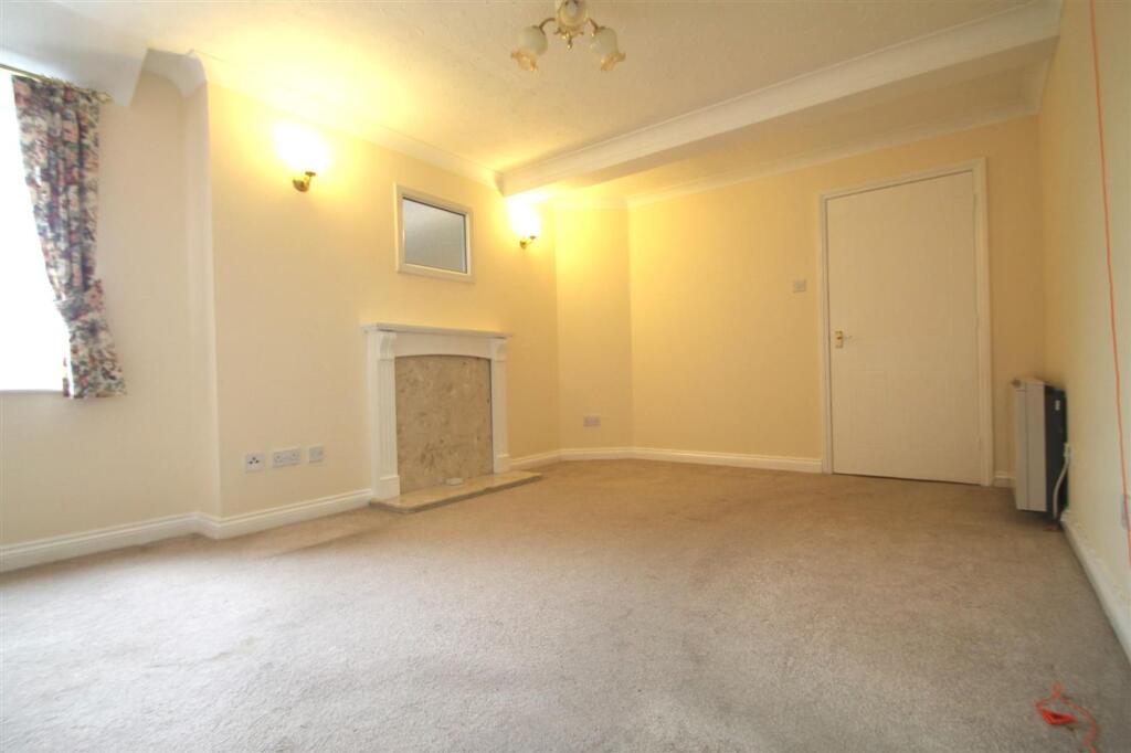 Apartment in Birmingham, Harborne - View 2