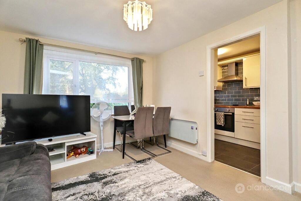 Simon Close, Attleborough, Nuneaton, CV11 4JR photo 3