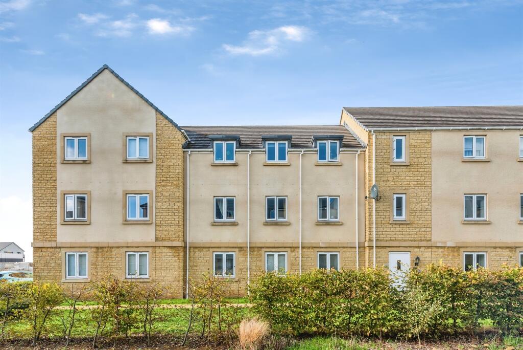 2-bed flat on Centenary Way, WITNEY, £240,000