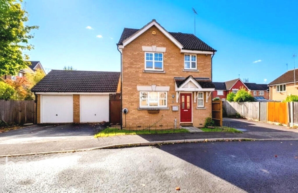 3-bed detached on Grosvenor Road, Rayleigh, £450,000