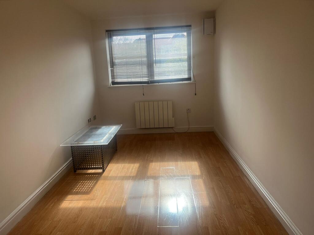 Main image of property: Flat , Park Street, Luton