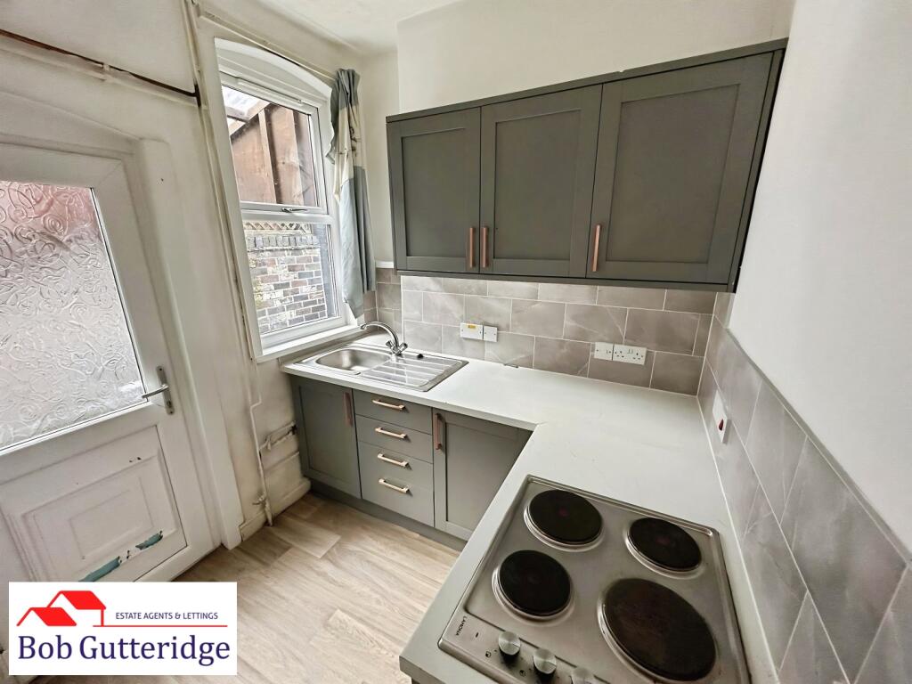 House in Stoke-on-Trent - View 4