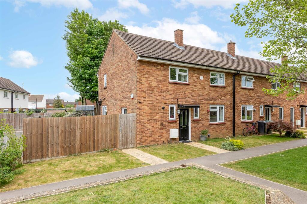 3-bed terraced on Spreckley Close, Henlow SG16 6HY, £335,000