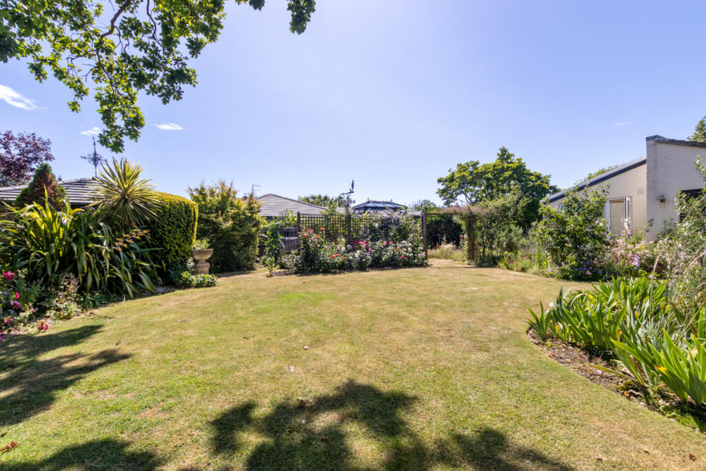 Craigweil Manor Private Estate, Aldwick, West Sussex - View 4