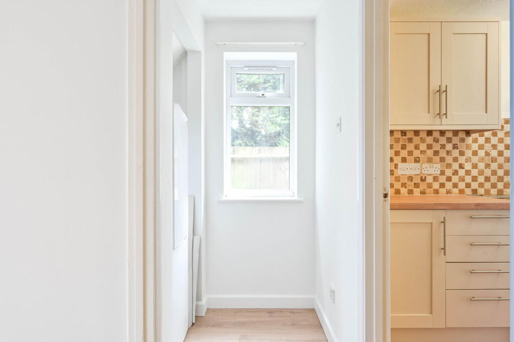Beckingham Road, Guildford, GU2 8BU - View 4