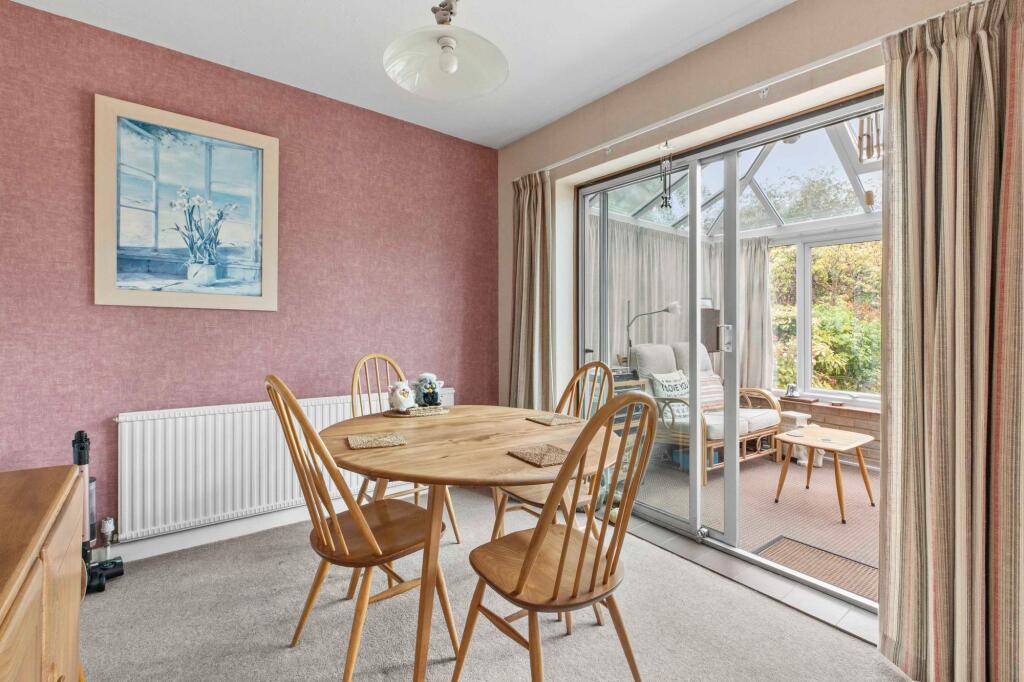 House in Tylers Green, Chepping Wycombe - More