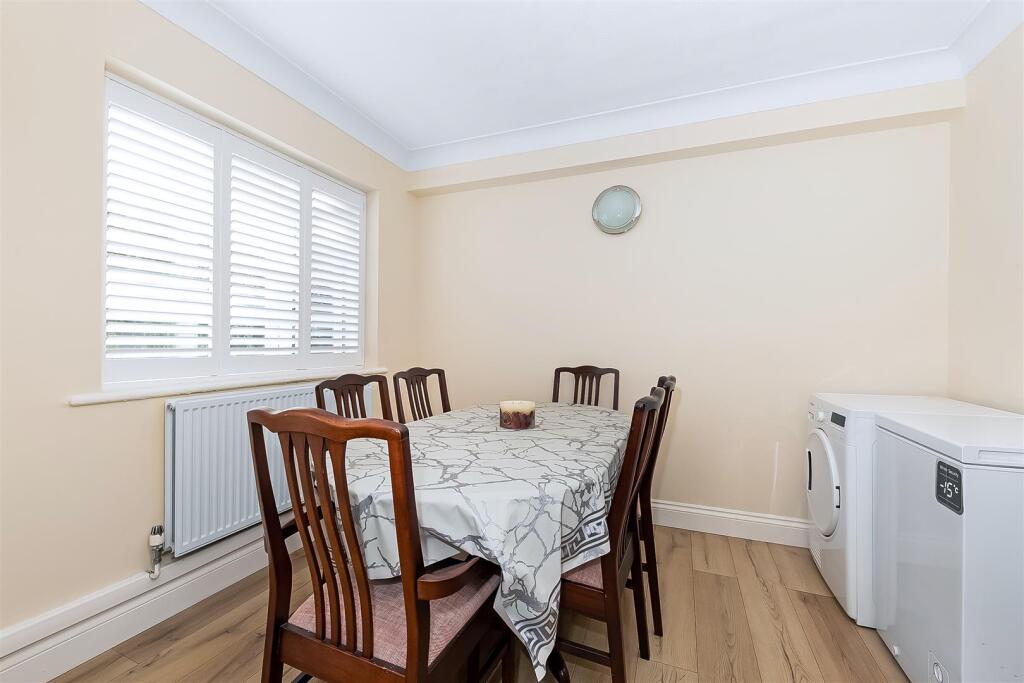 Apartment in Croydon - View 5