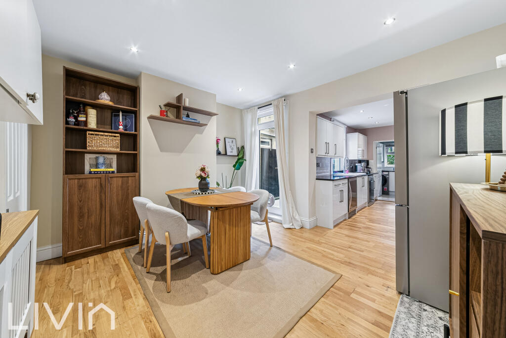 House in Croydon - View 4