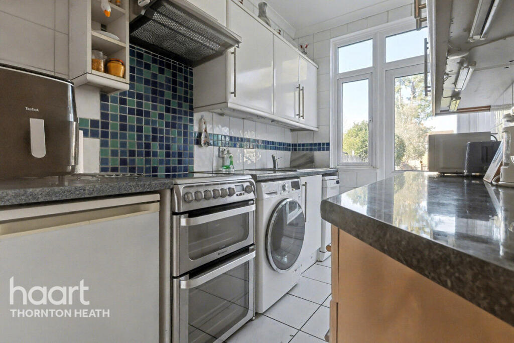 House in London, Thornton Heath - More