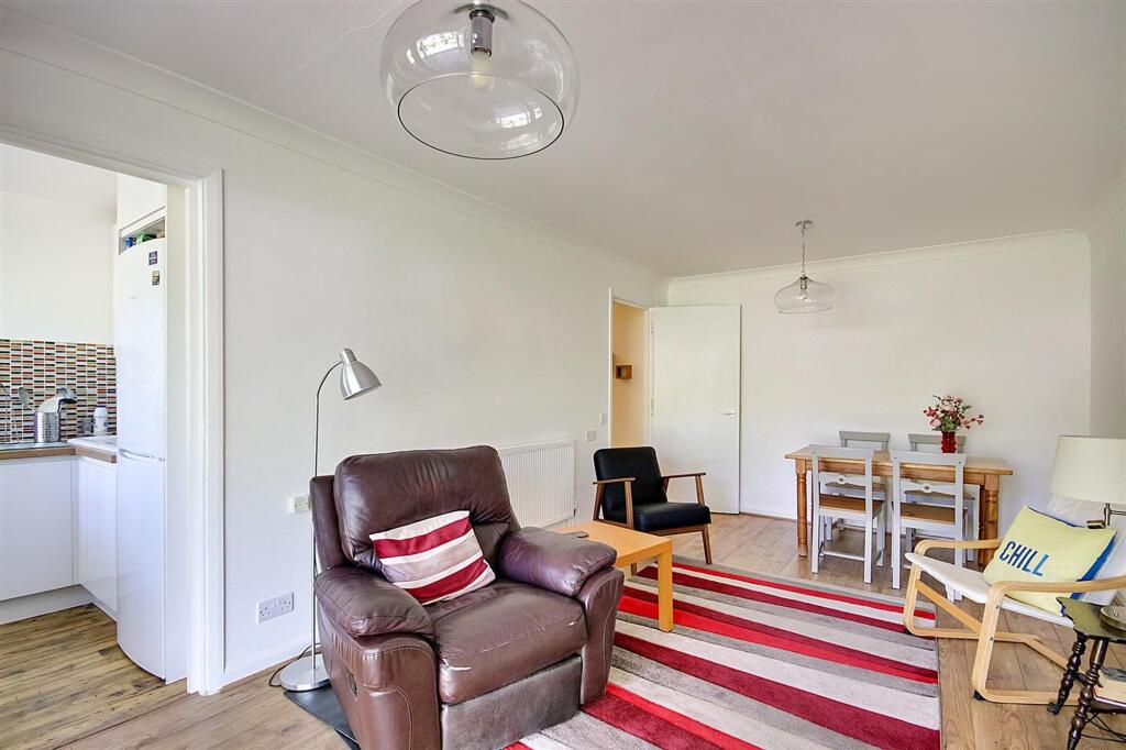 Apartment in Worthing, West Sussex - View 3