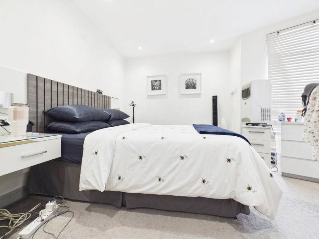 Apartment in London - View 5