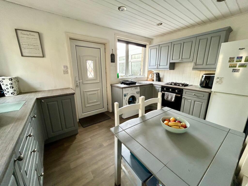 Birchwood Road, Keighley, BD20 photo 3