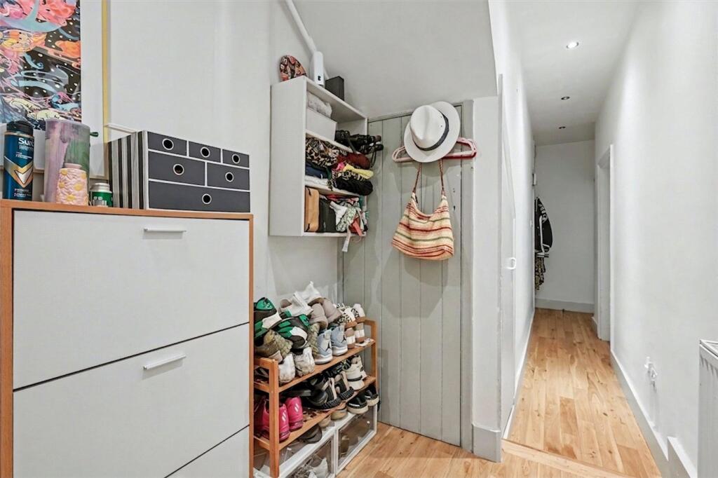 Apartment in London, Brondesbury Park, Brondesbury - More