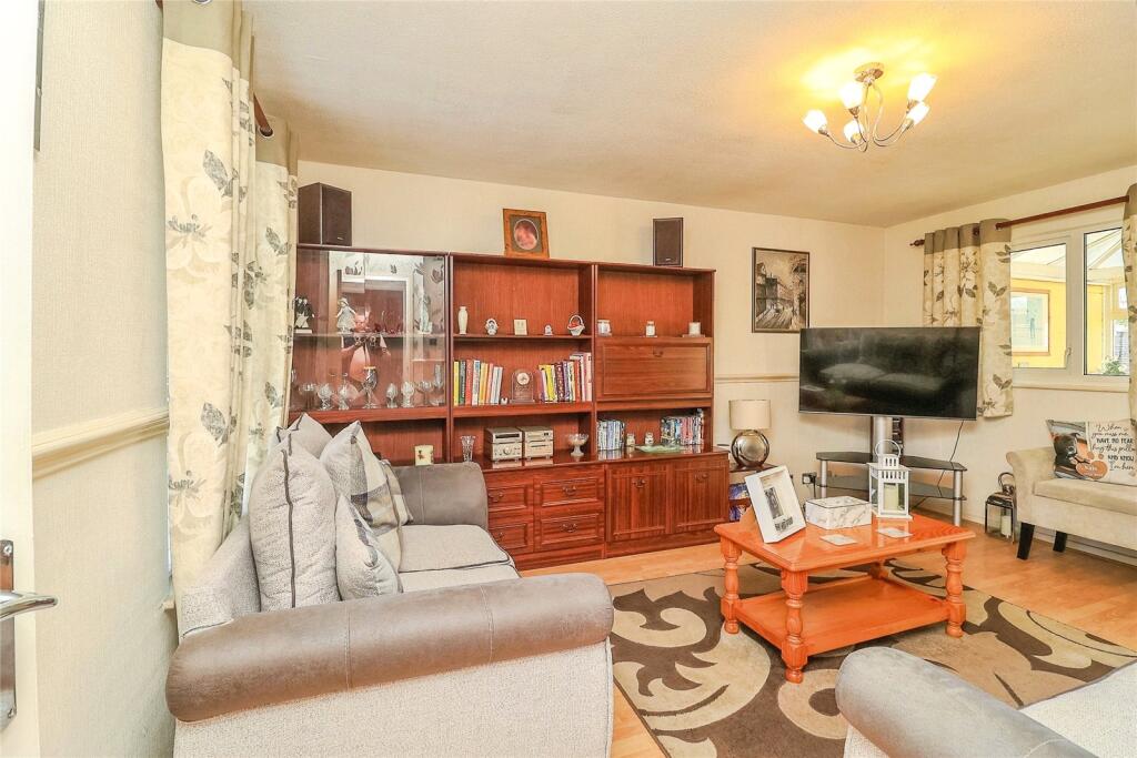 House in Milton Keynes, Shenley Brook End - More
