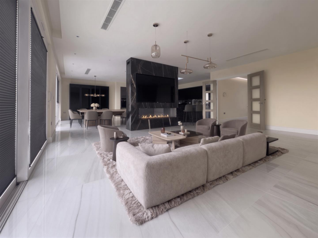 Apartment in Castle Point, Hadleigh - More
