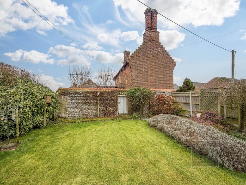 School Lane, Northrepps. photo 2