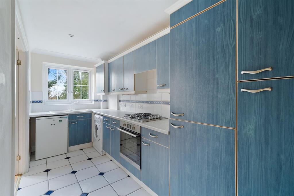 Apartment in Tadworth - View 4