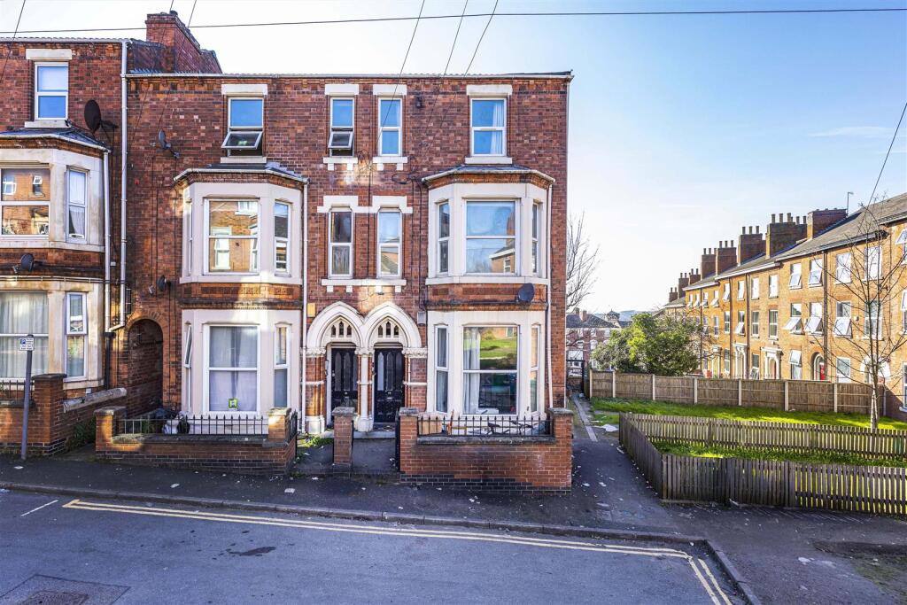 Main image of property: Wellington Square, Nottingham